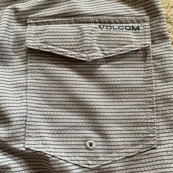 Volcom boardshorts - Picture 3 of 4